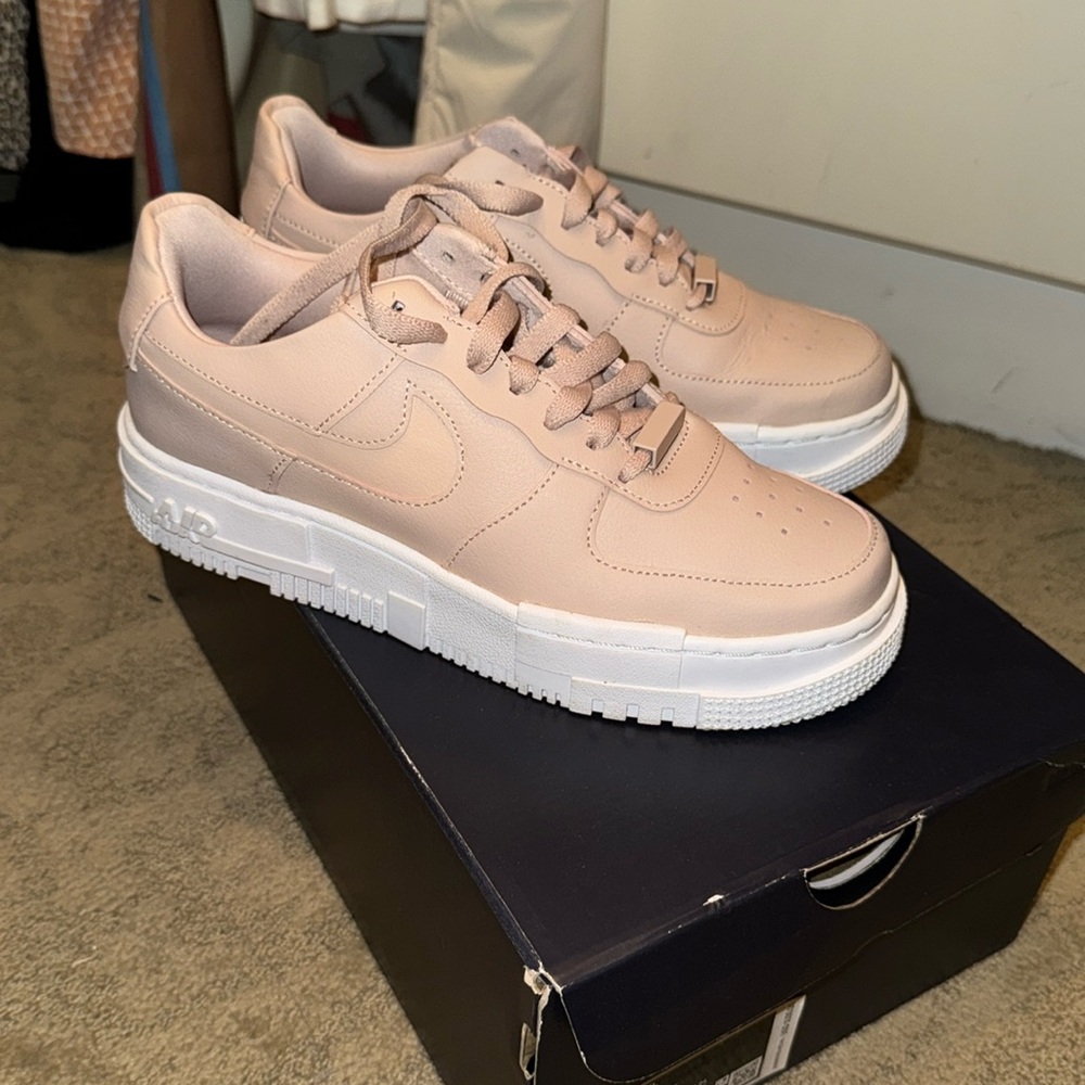 Nike women’s Air Force 1